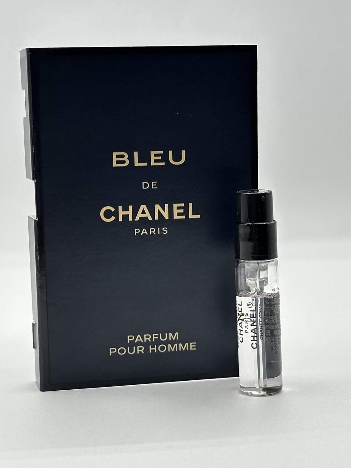 Bleu de Chanel Eau de Parfum men woody aromatic citrus grapefruit cedar sandalwood confidence scent